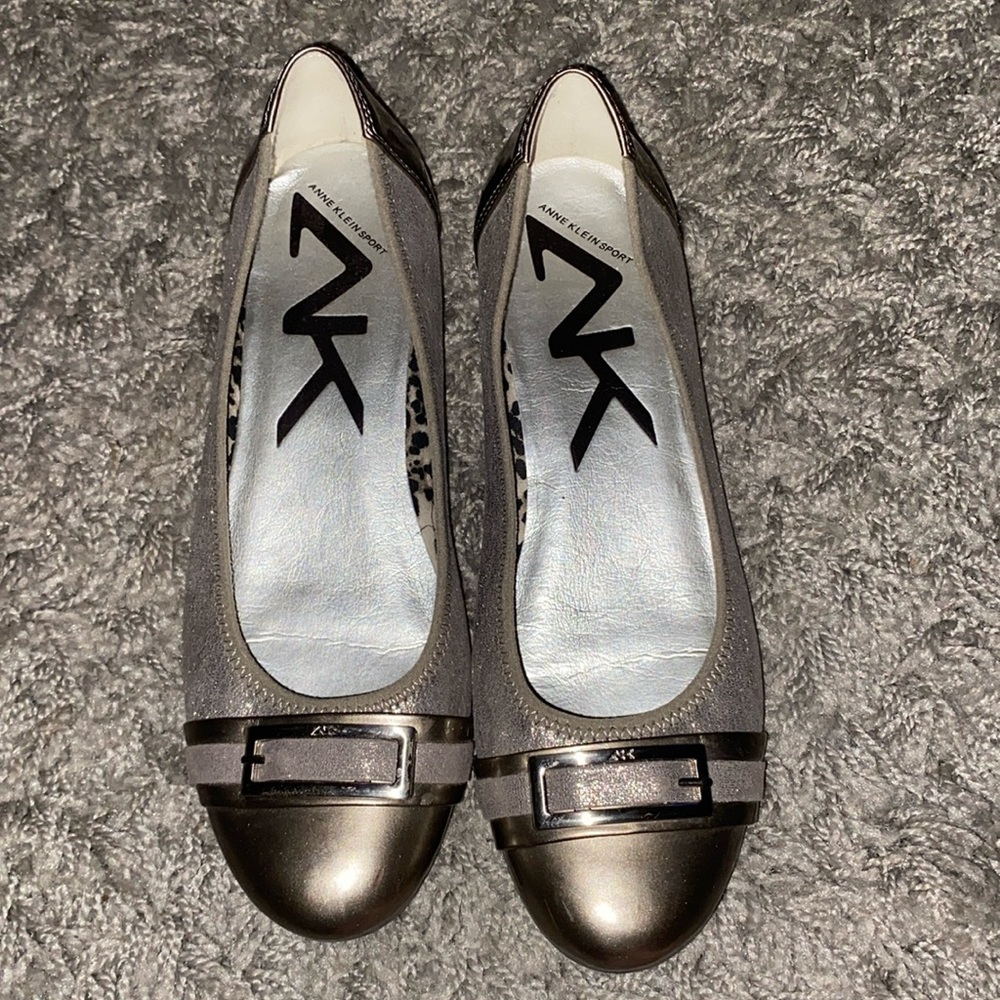 Anne Kline 2 toned silver flats with buckle on top. Size 10